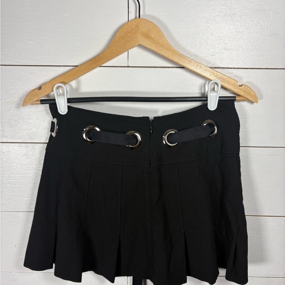 bebe Black Pleated Mini Skirt w/ Grommet Lace-Up Waist Size 4 - Picture 6 of 6